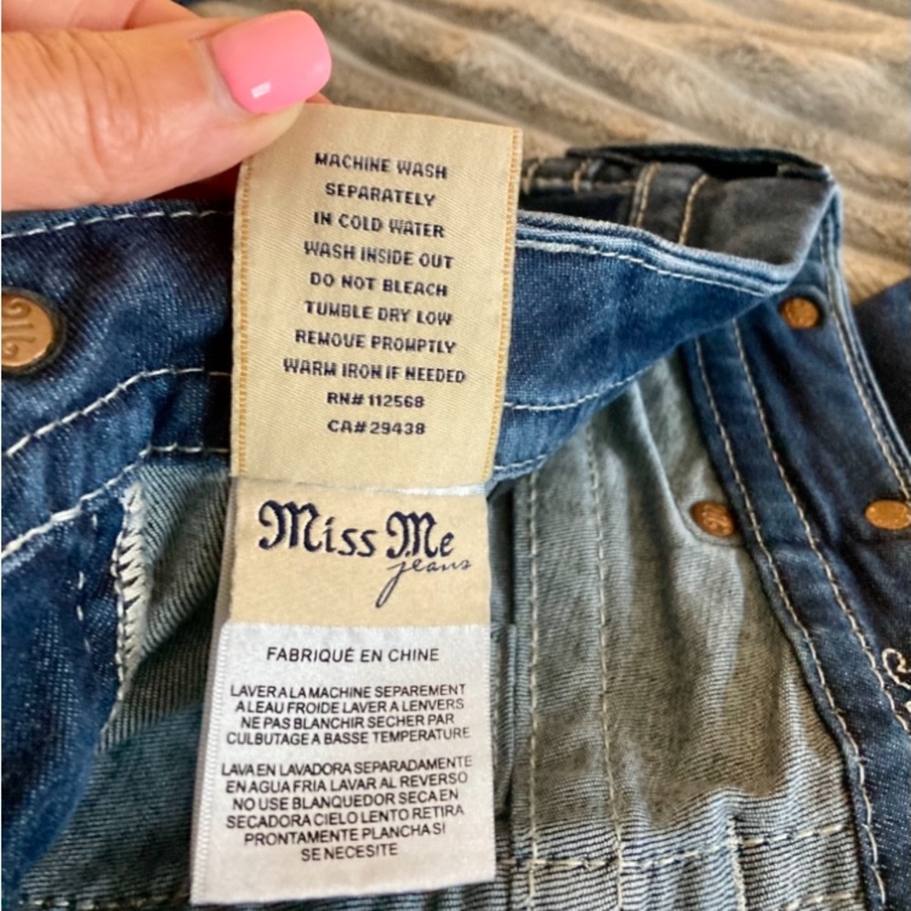 Miss Me Woman’s Denim Straight Leg Jeans Festival/Rodeo Intricate Silver detail - Picture 9 of 16